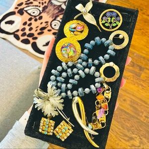 Vintage jewelry bundle‎